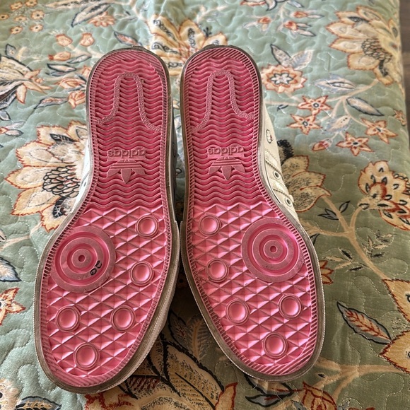 Adidas Hello Kitty colab Nizza White and Red Classic Sneakers - Picture 6 of 11